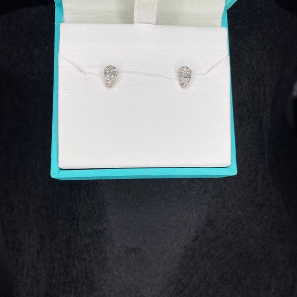 18K Gold Natural Diamond Earrings - Picture 3 of 4